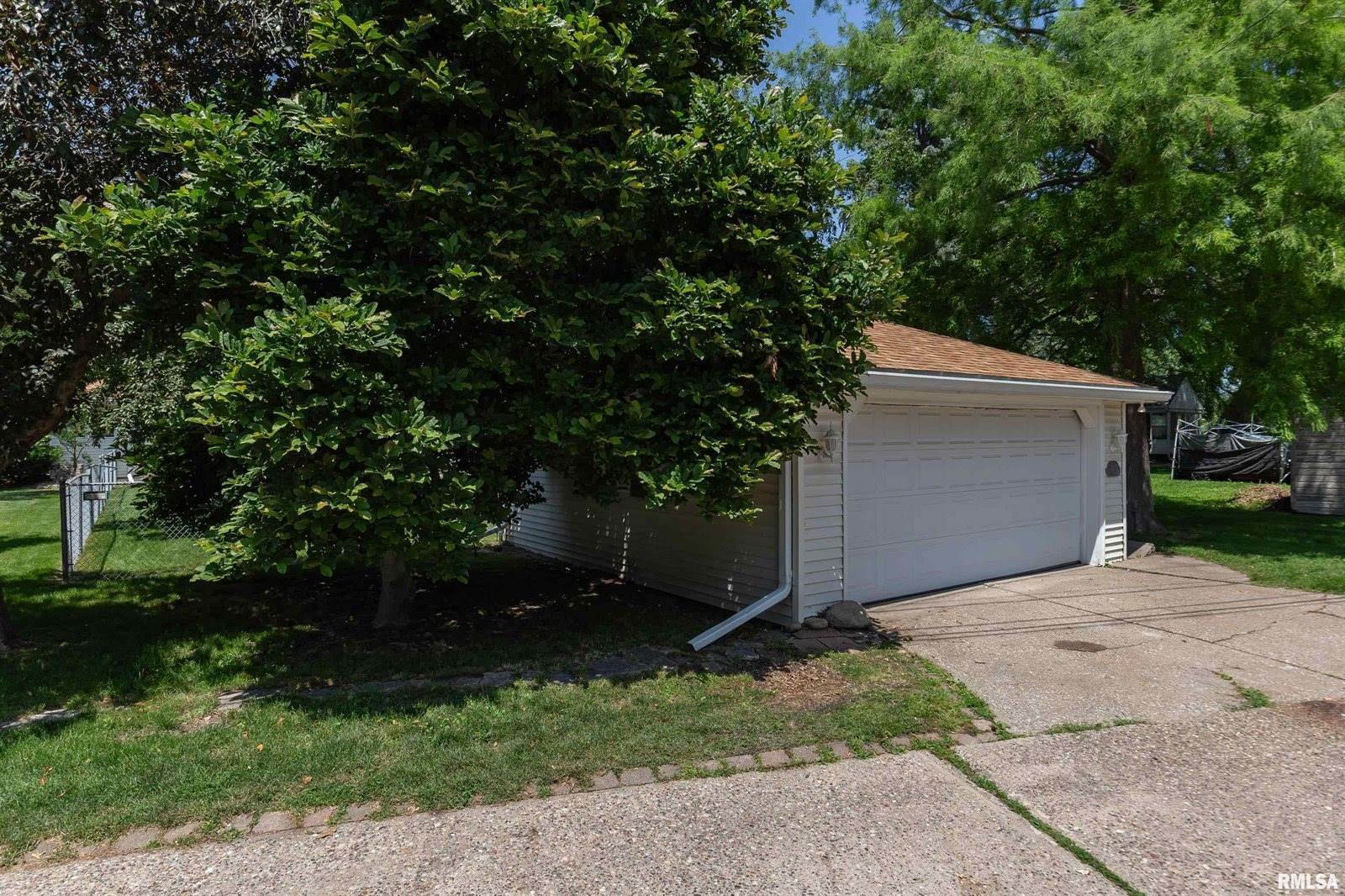 1635 Eastmere Drive, Davenport, IA 52803