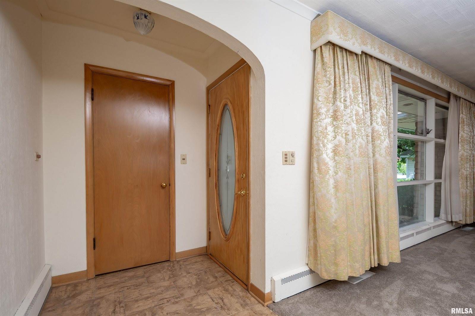 1635 Eastmere Drive, Davenport, IA 52803