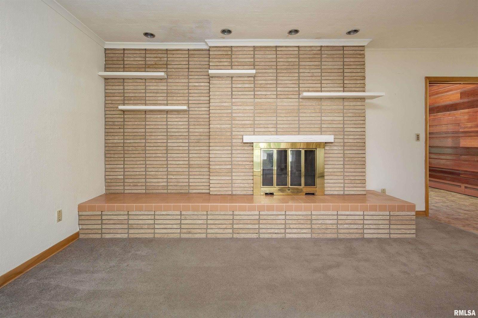 1635 Eastmere Drive, Davenport, IA 52803