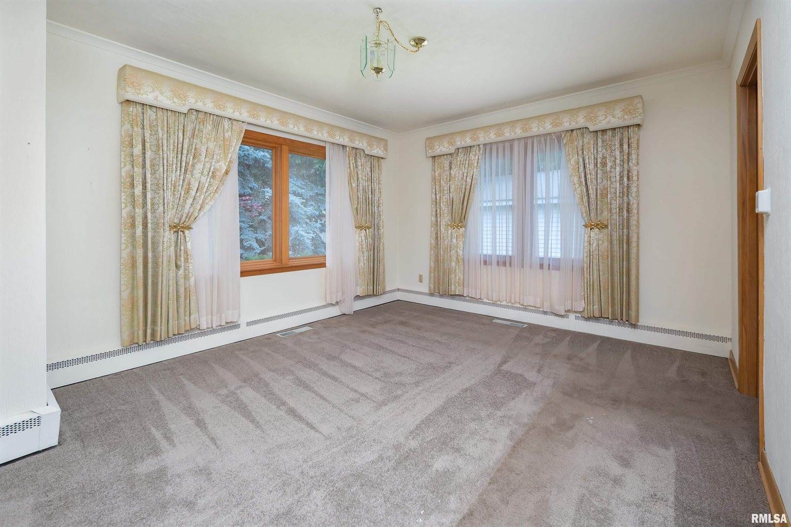 1635 Eastmere Drive, Davenport, IA 52803