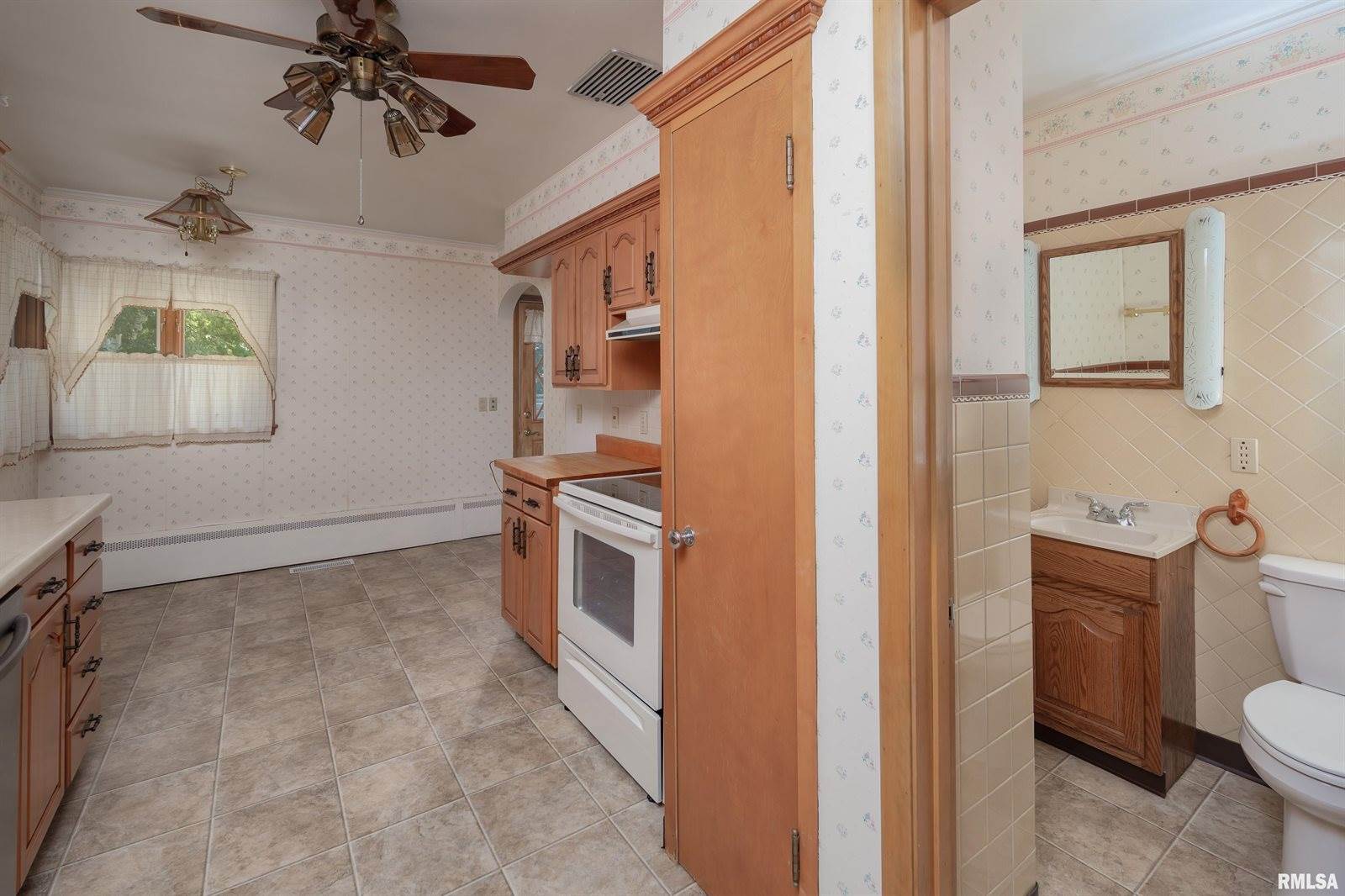 1635 Eastmere Drive, Davenport, IA 52803