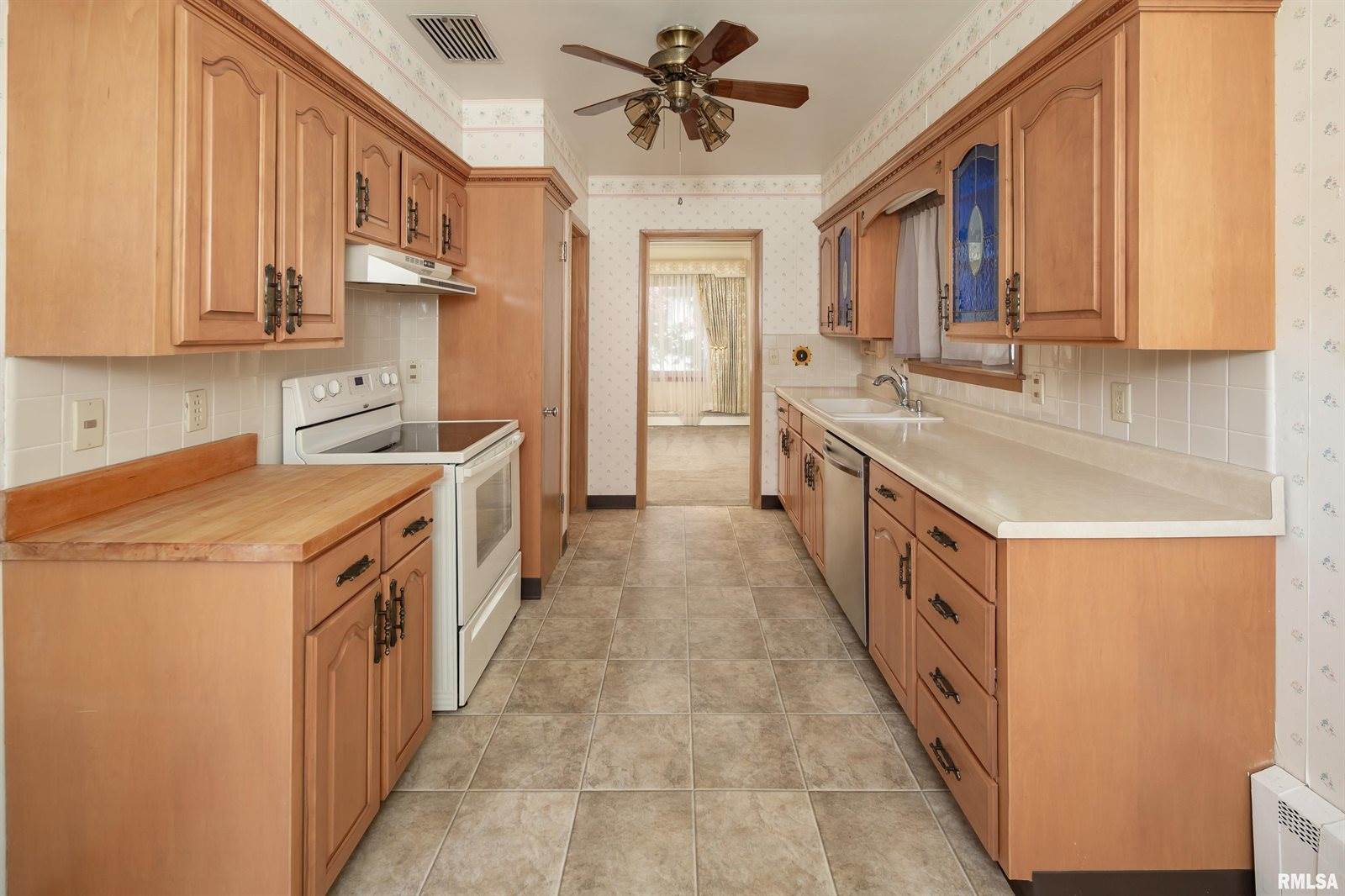 1635 Eastmere Drive, Davenport, IA 52803