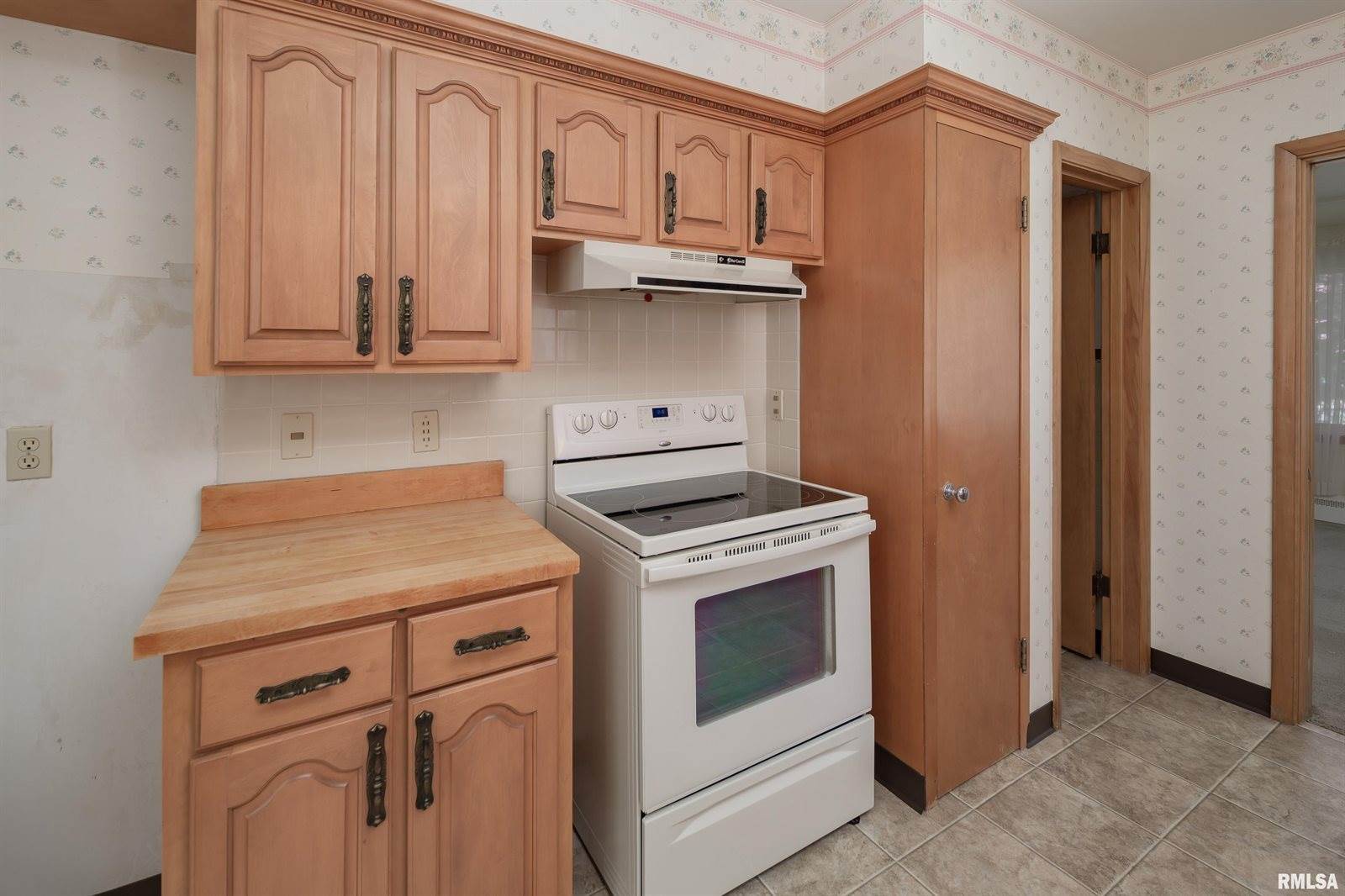 1635 Eastmere Drive, Davenport, IA 52803