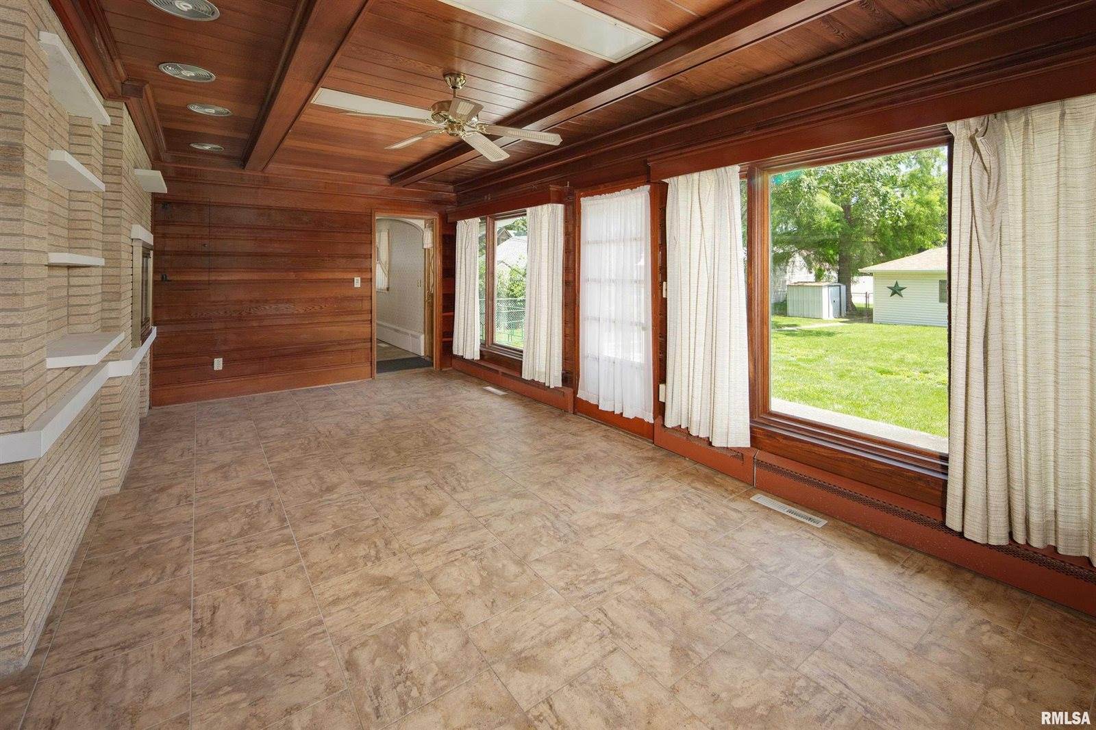 1635 Eastmere Drive, Davenport, IA 52803