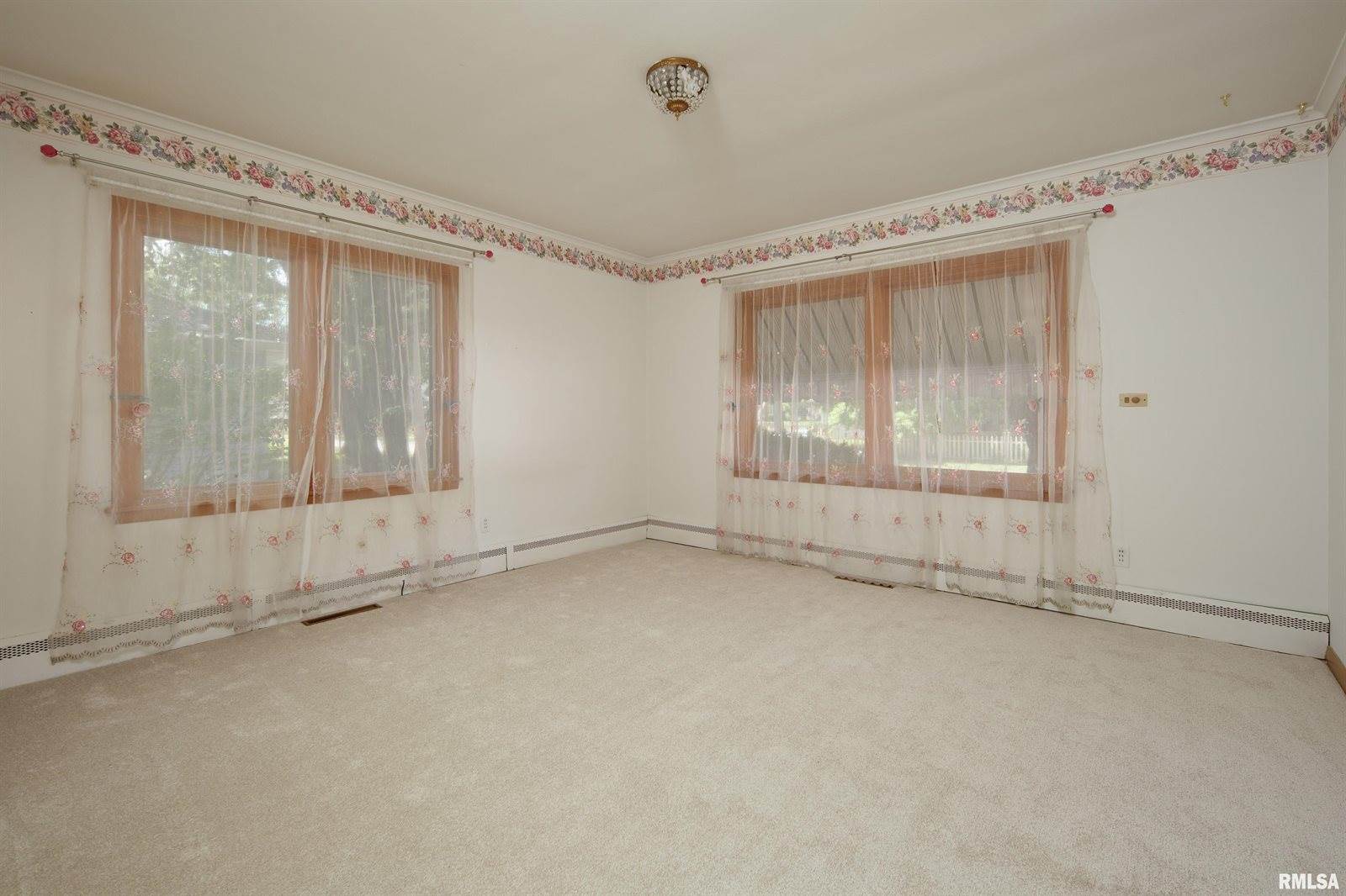 1635 Eastmere Drive, Davenport, IA 52803