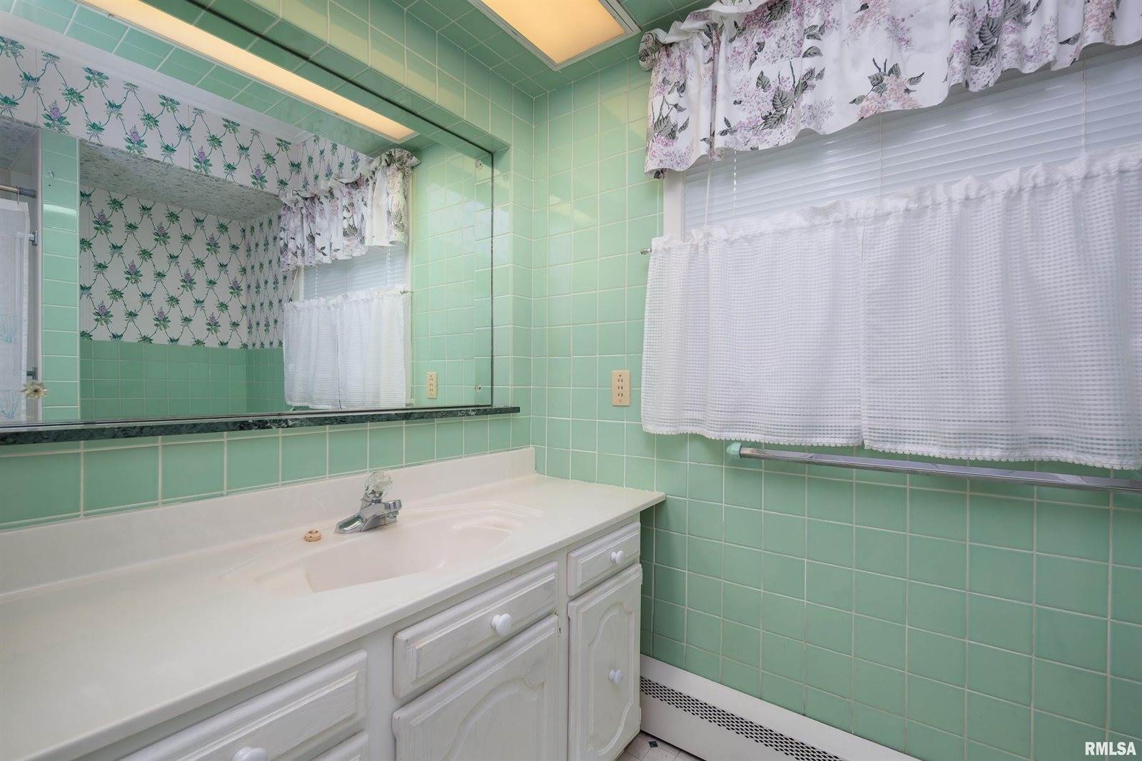 1635 Eastmere Drive, Davenport, IA 52803