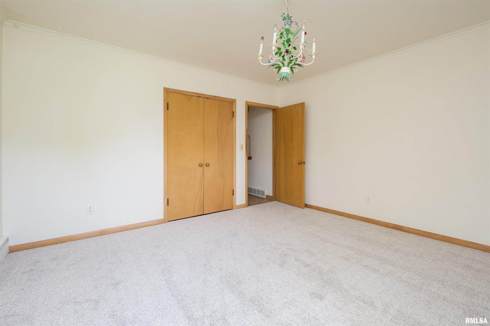 1635 Eastmere Drive, Davenport, IA 52803