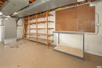 1635 Eastmere Drive, Davenport, IA 52803