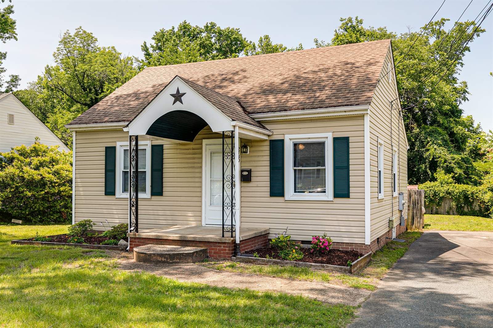 2149 park lane, richmond, VA 23230