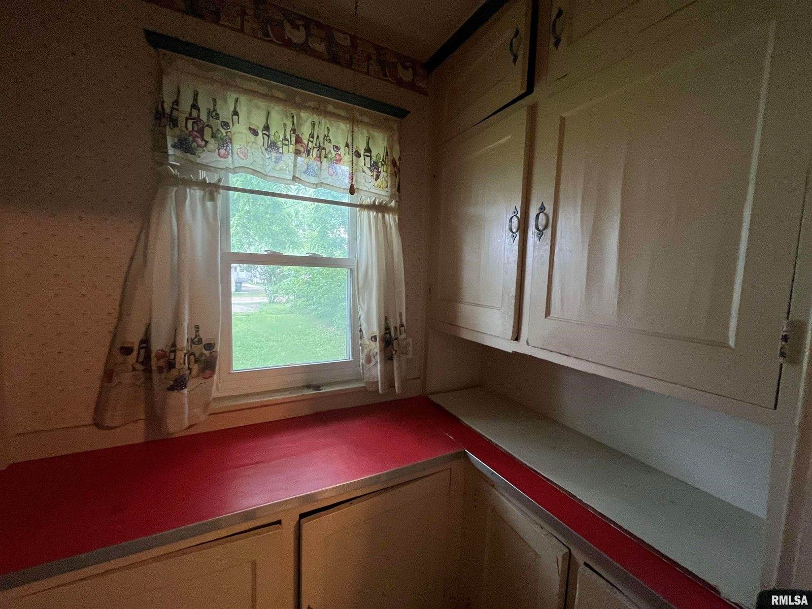 421 West 17TH Street, Davenport, IA 52803