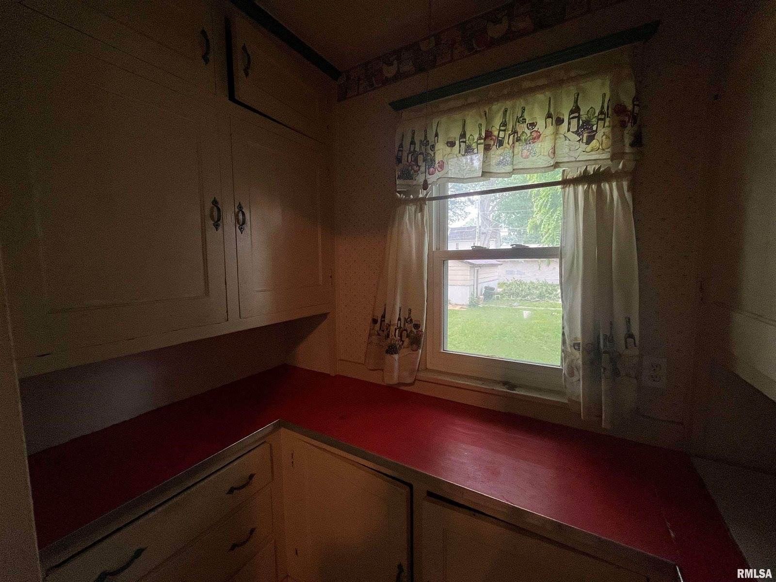 421 West 17TH Street, Davenport, IA 52803