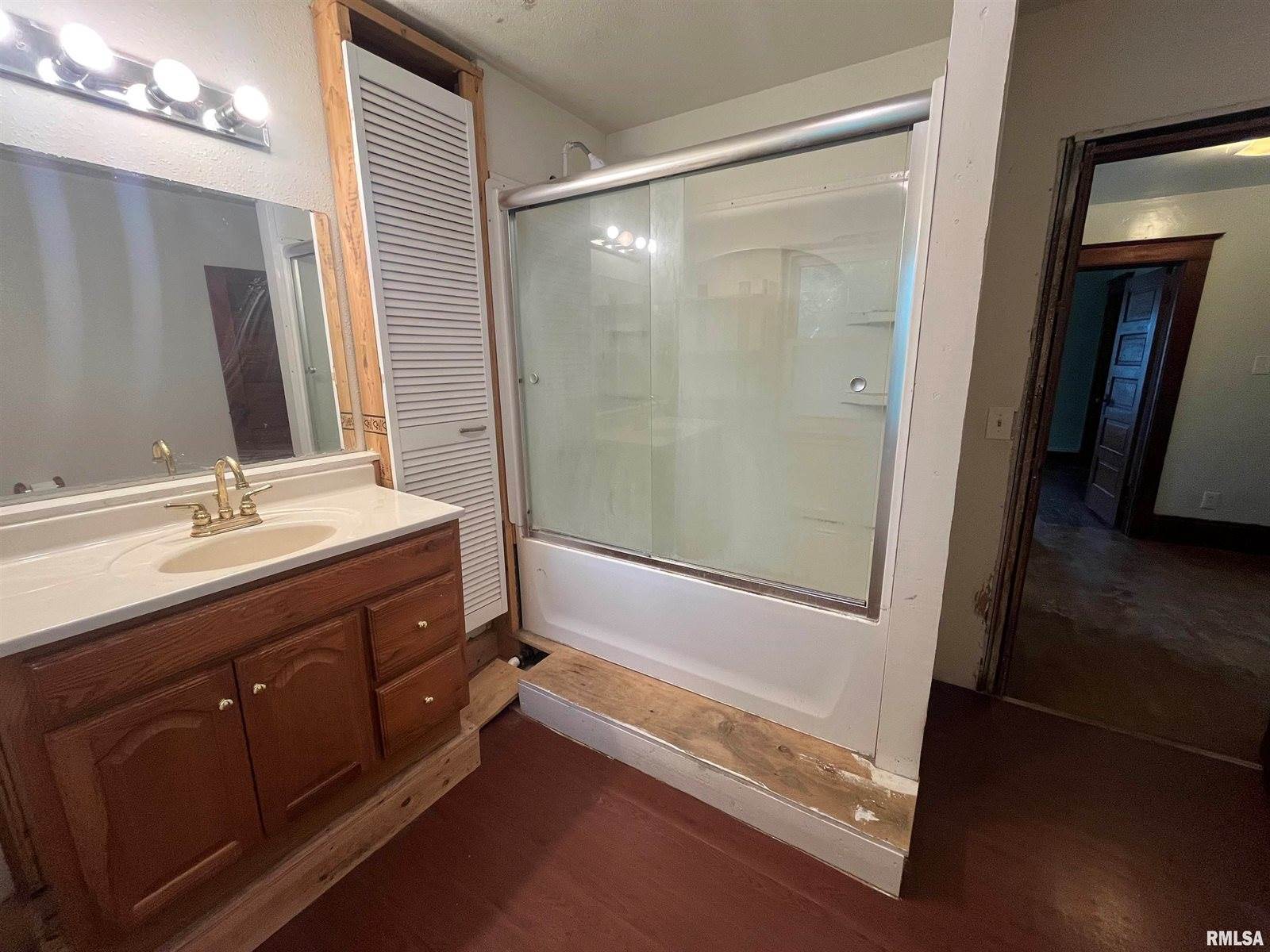 421 West 17TH Street, Davenport, IA 52803