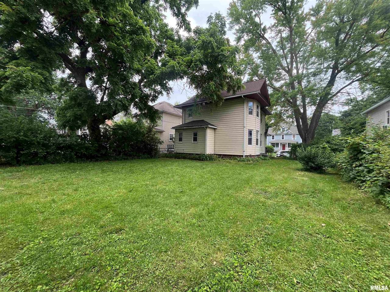 421 West 17TH Street, Davenport, IA 52803