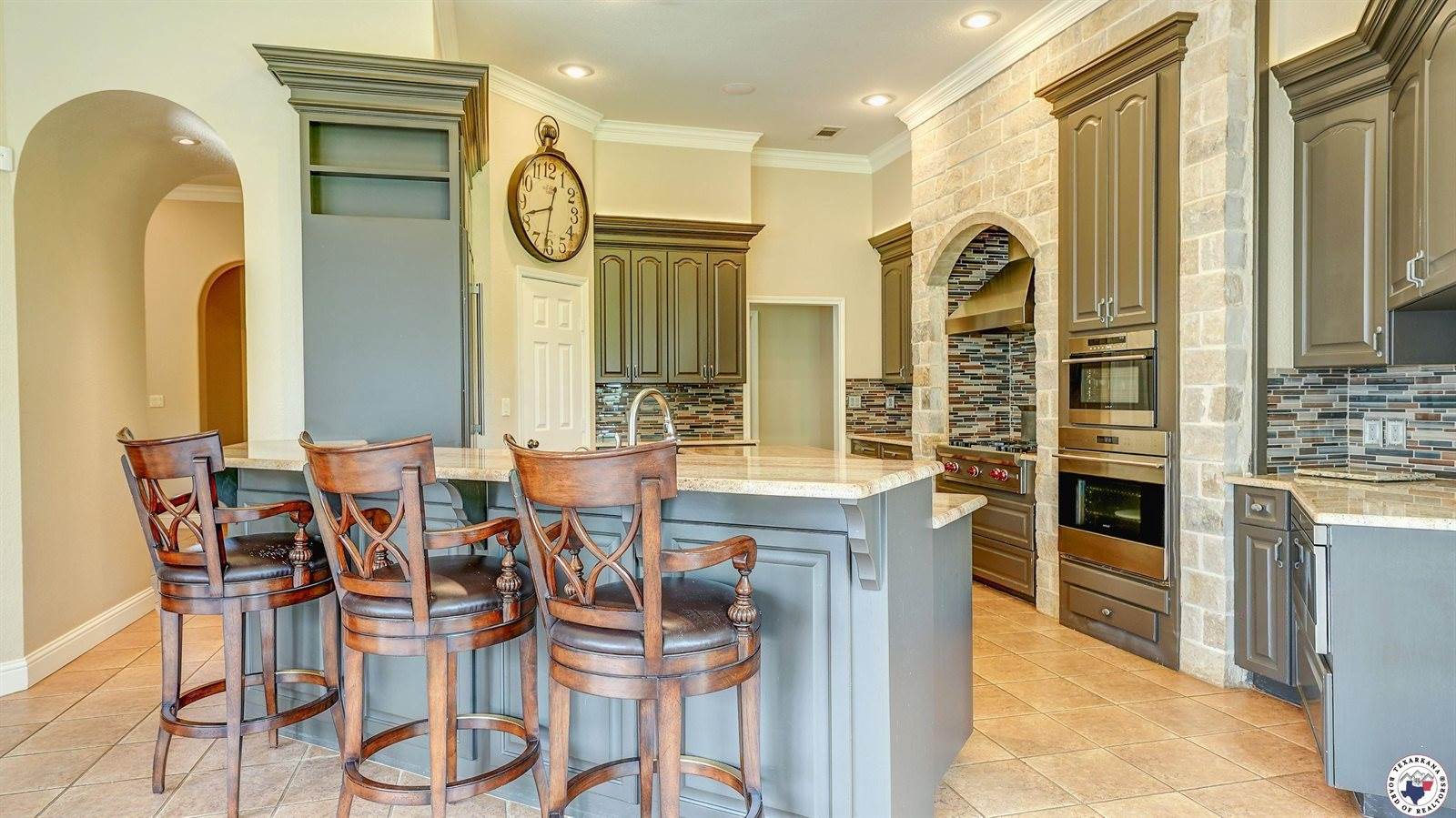 1067 Beaver Lake Dr, Texarkana, TX 75501