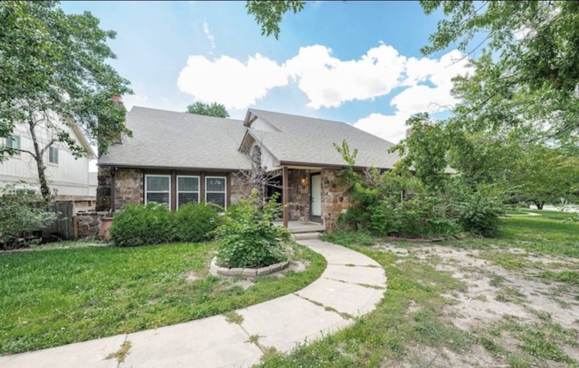 2409 N Bramlewood St, Wichita, KS 67226