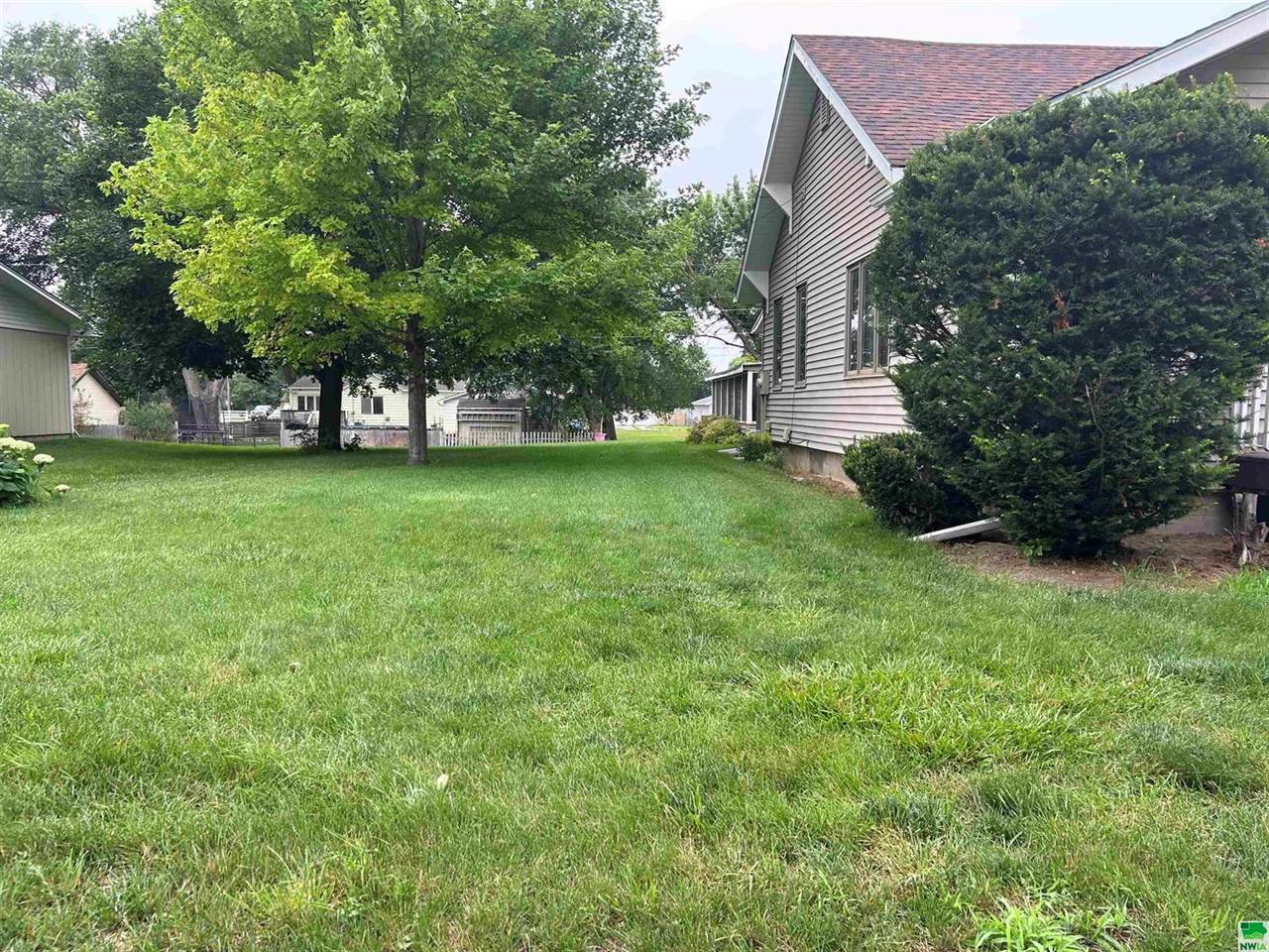 2221 Fairbanks St., Sioux City, IA 51109