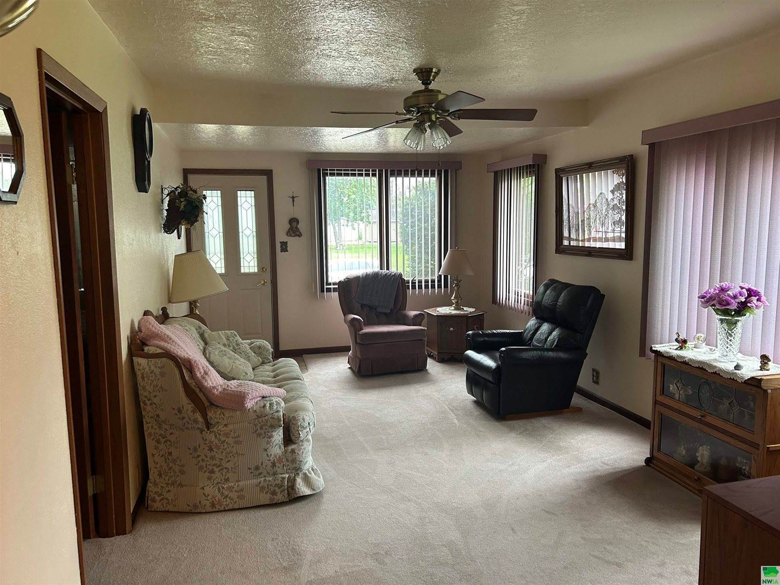 2221 Fairbanks St., Sioux City, IA 51109