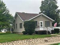 2221 Fairbanks St., Sioux City, IA 51109