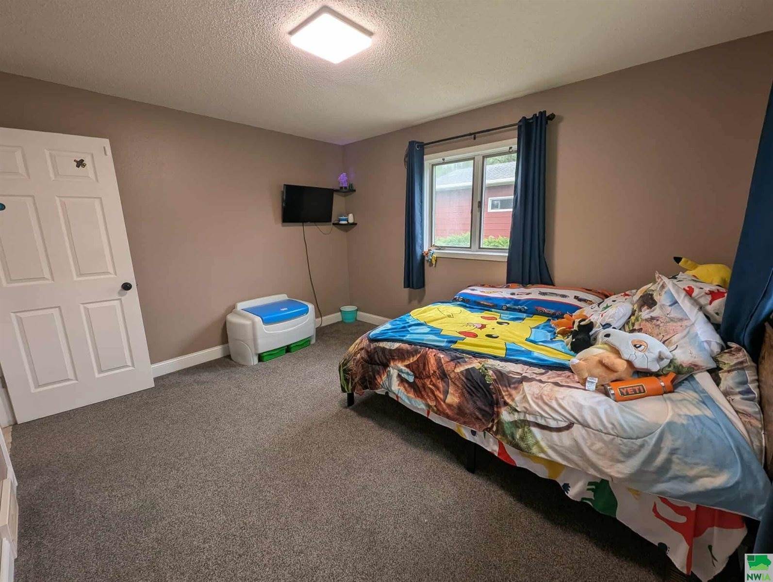 821 Country Club Dr., Akron, IA 51001