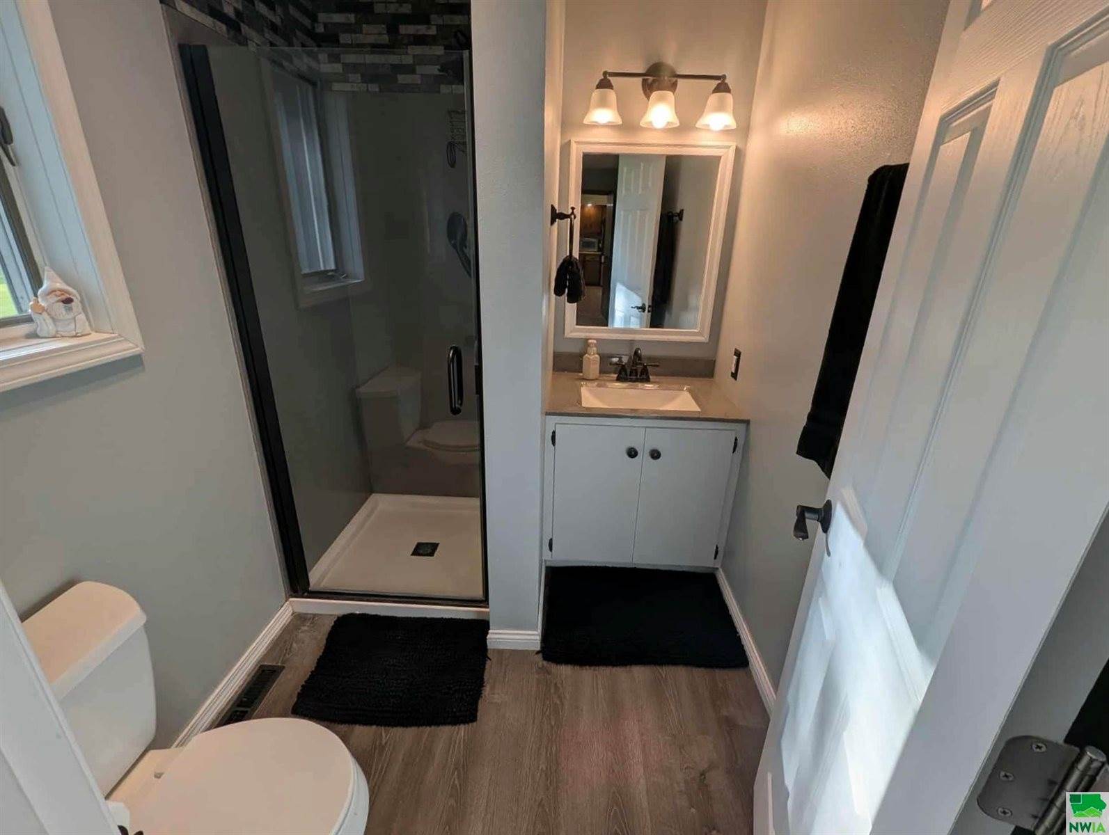 821 Country Club Dr., Akron, IA 51001