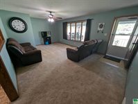 821 Country Club Dr., Akron, IA 51001