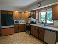 821 Country Club Dr., Akron, IA 51001