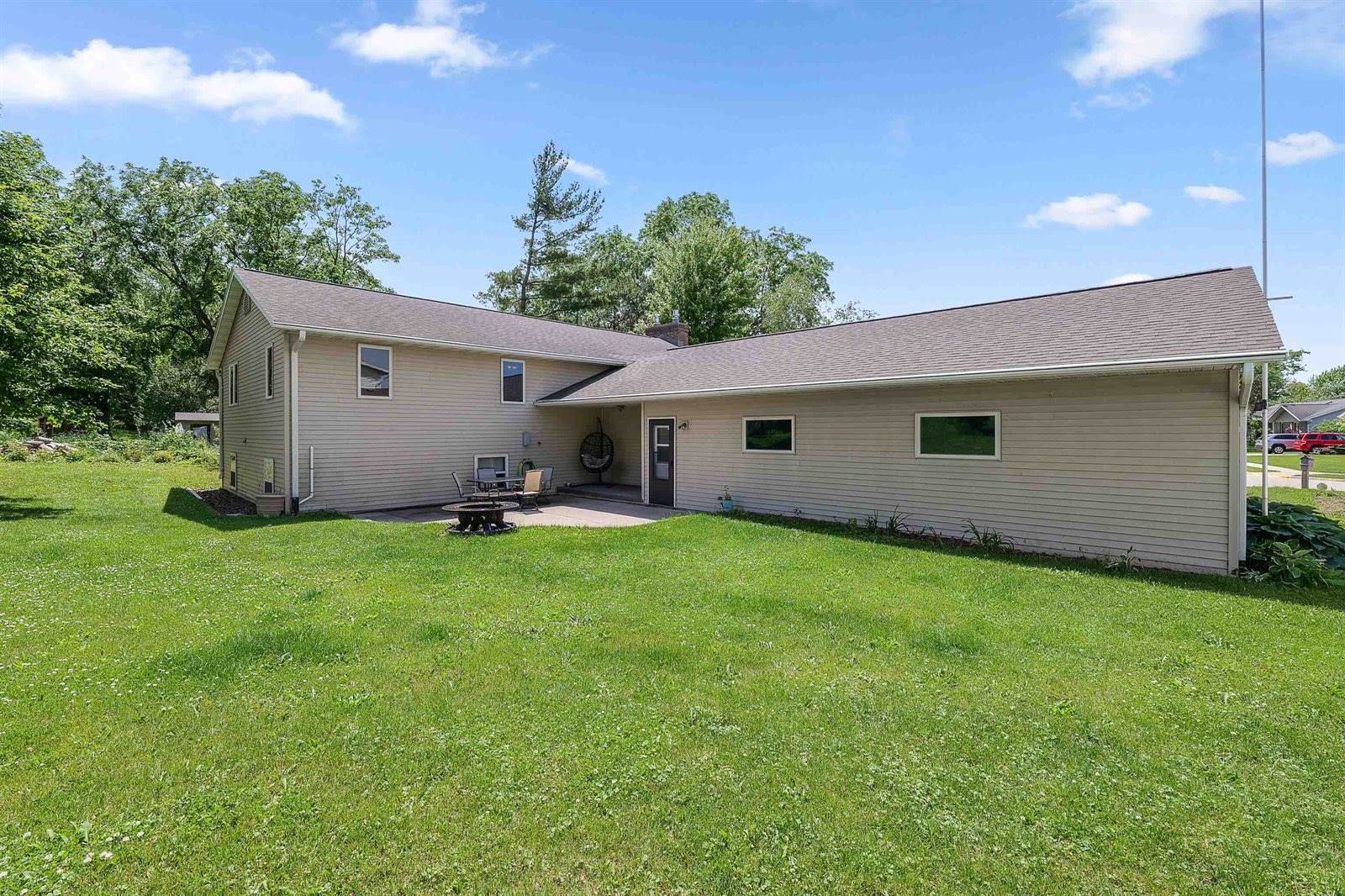 358 Meadow, Juneau, WI 53039