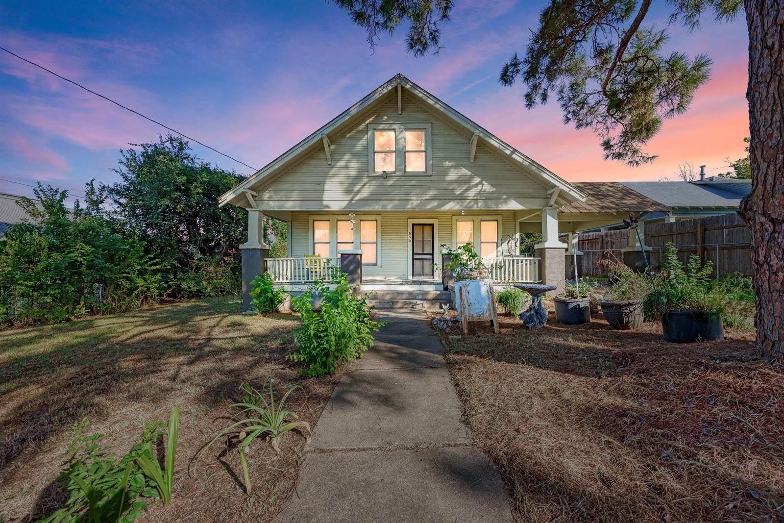 935 East Upper Line St, La Grange, TX 78945