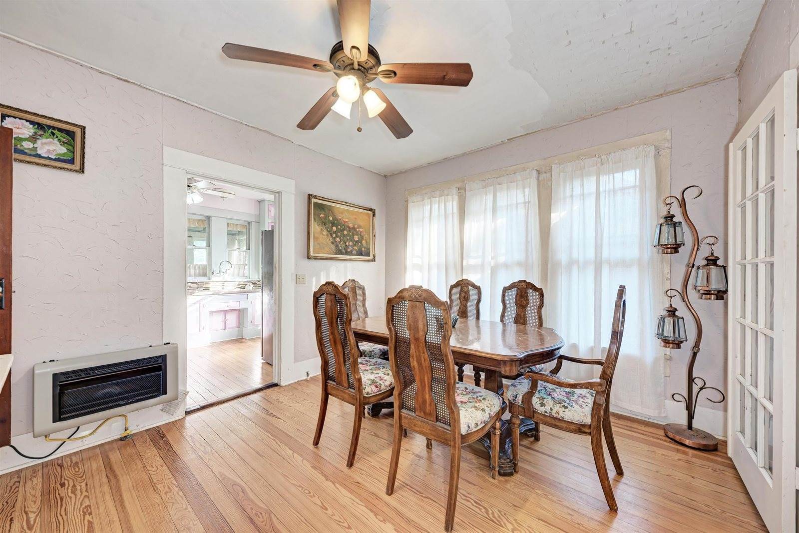 935 East Upper Line St, La Grange, TX 78945