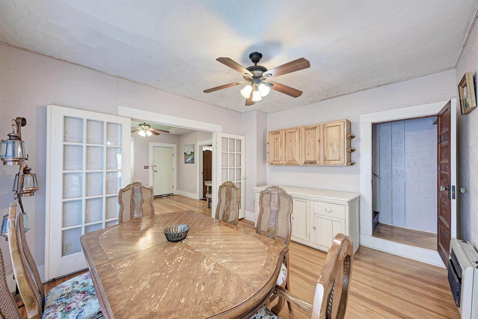 935 East Upper Line St, La Grange, TX 78945