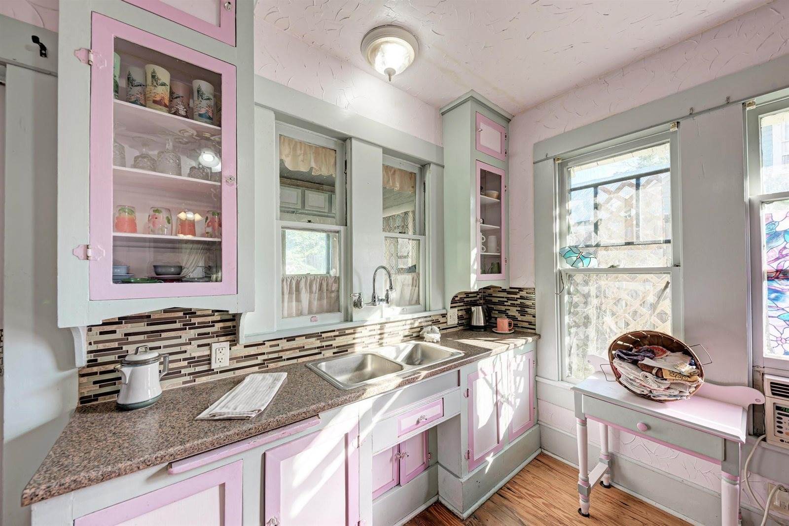 935 East Upper Line St, La Grange, TX 78945