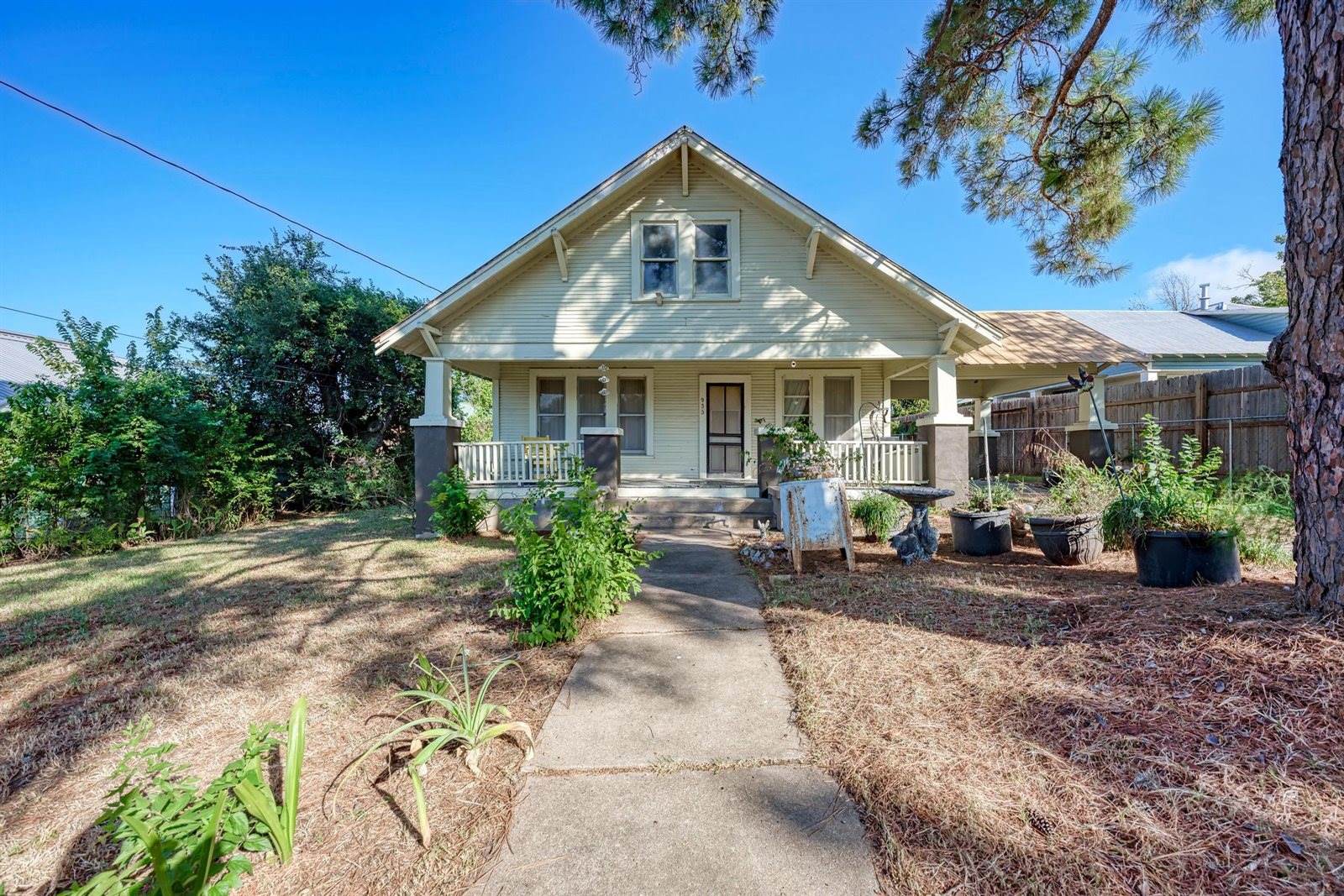 935 East Upper Line St, La Grange, TX 78945