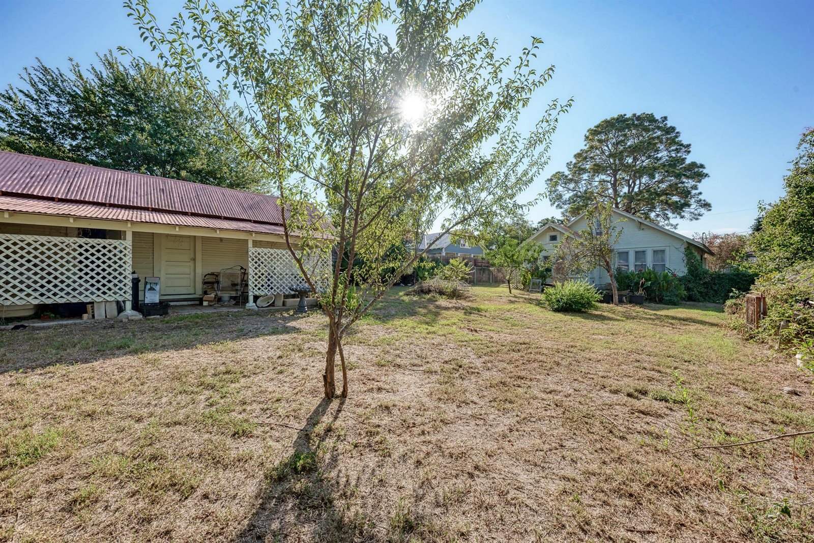 935 East Upper Line St, La Grange, TX 78945