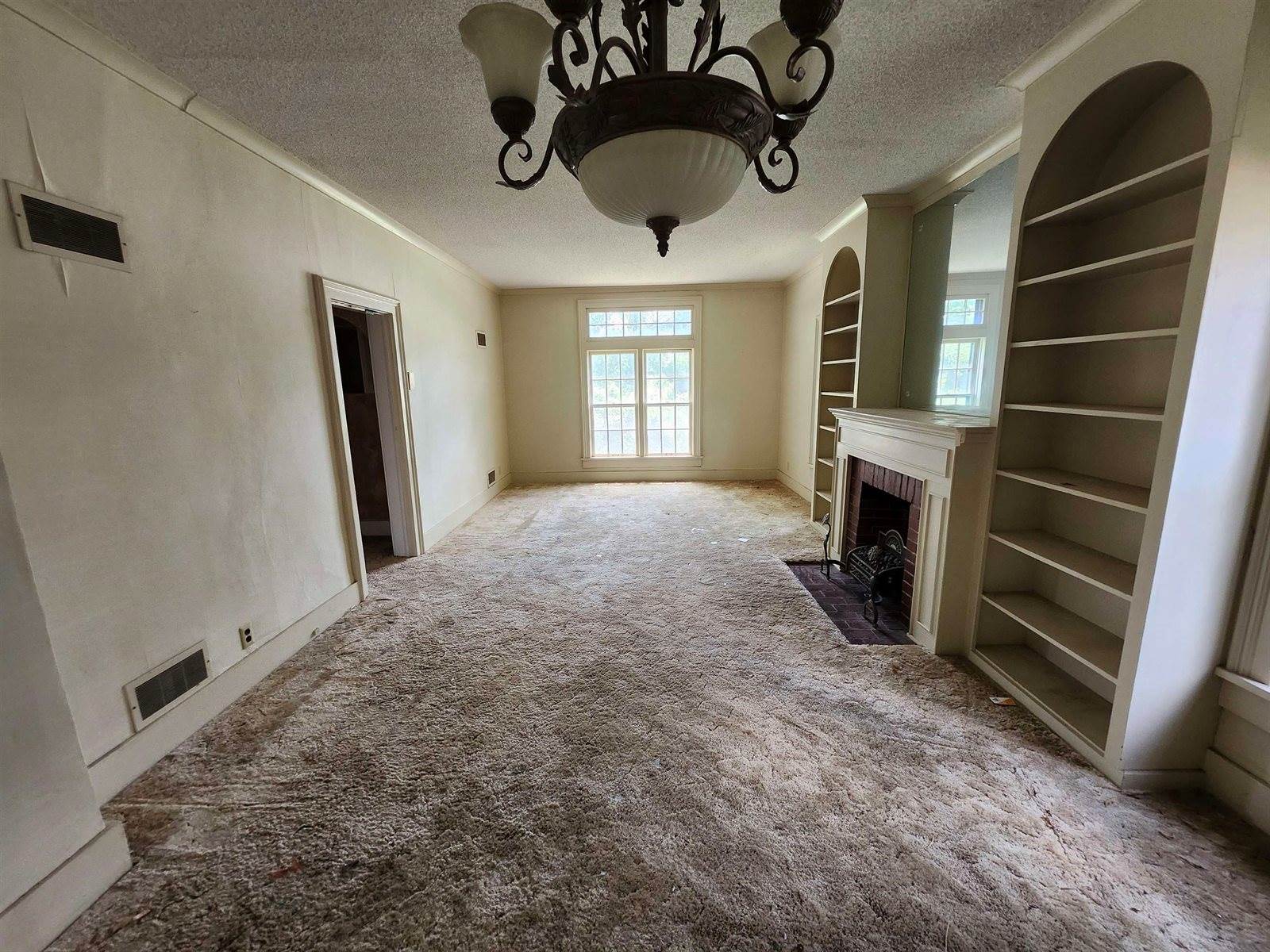 715 West Harvey Ave, Wellington, KS 67152