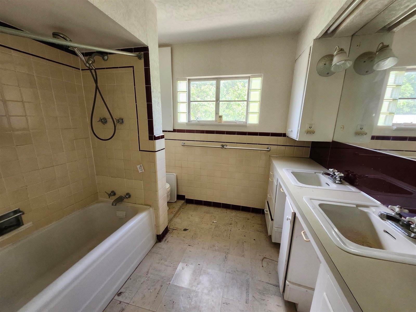 715 West Harvey Ave, Wellington, KS 67152