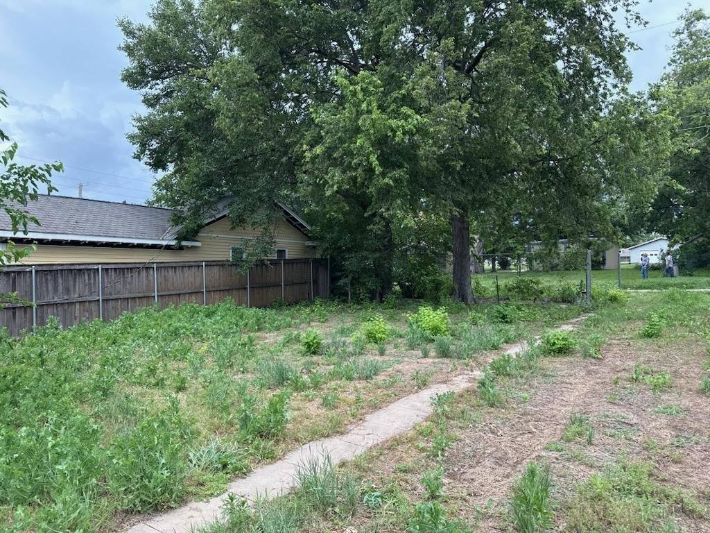 715 West Harvey Ave, Wellington, KS 67152