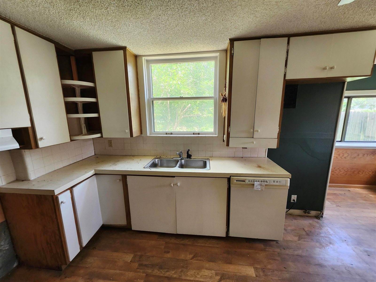 715 West Harvey Ave, Wellington, KS 67152