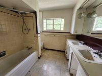 715 West Harvey Ave, Wellington, KS 67152