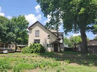 715 West Harvey Ave, Wellington, KS 67152