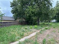 715 West Harvey Ave, Wellington, KS 67152