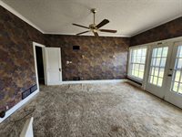 715 West Harvey Ave, Wellington, KS 67152