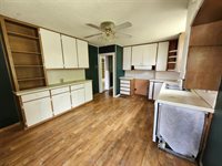 715 West Harvey Ave, Wellington, KS 67152