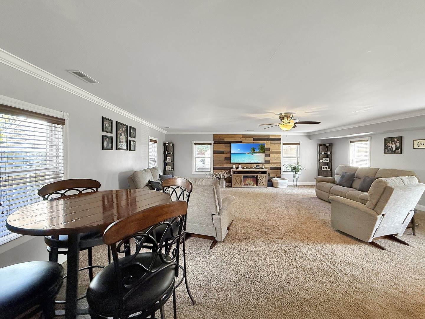 1402 West Lincoln Boulevard, Freeport, IL 61032