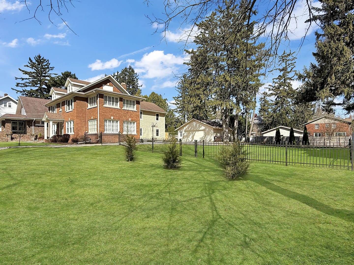 1402 West Lincoln Boulevard, Freeport, IL 61032