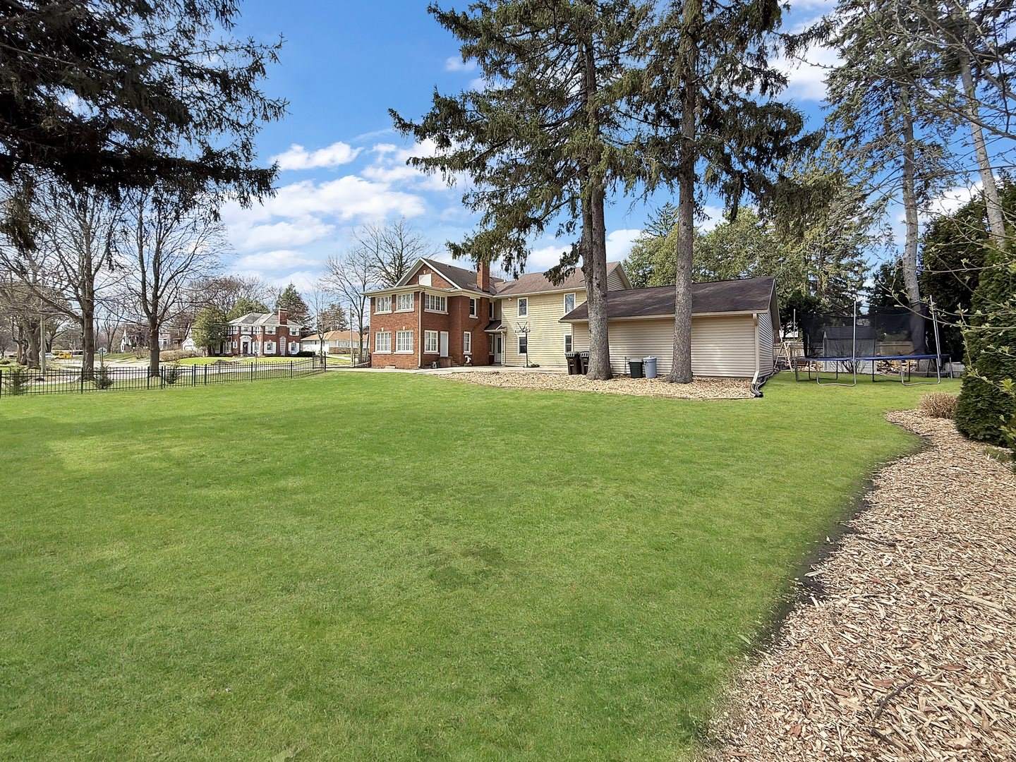 1402 West Lincoln Boulevard, Freeport, IL 61032