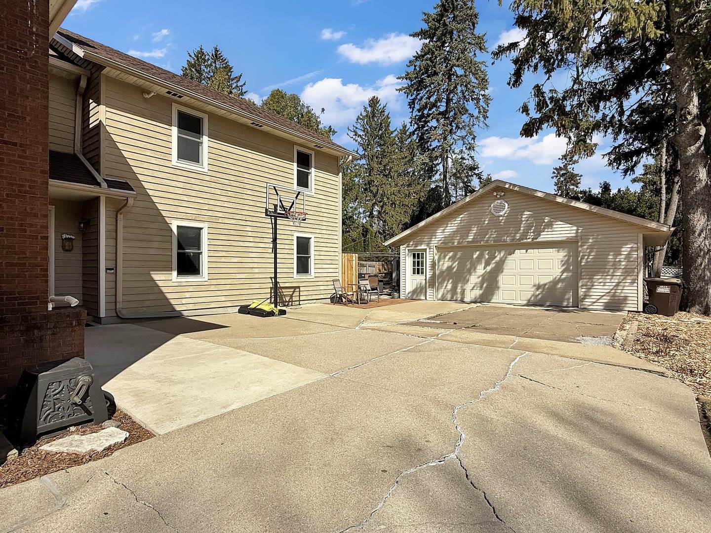 1402 West Lincoln Boulevard, Freeport, IL 61032