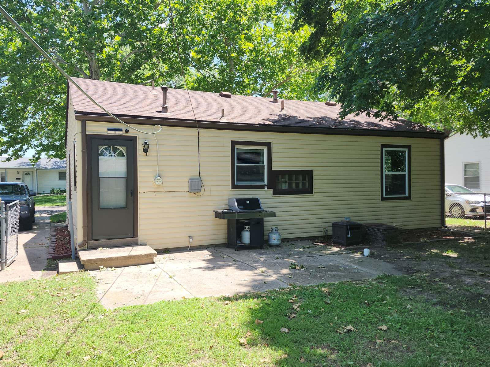 2455 S Bennett Ave, Wichita, KS 67217