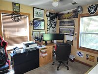 2455 S Bennett Ave, Wichita, KS 67217