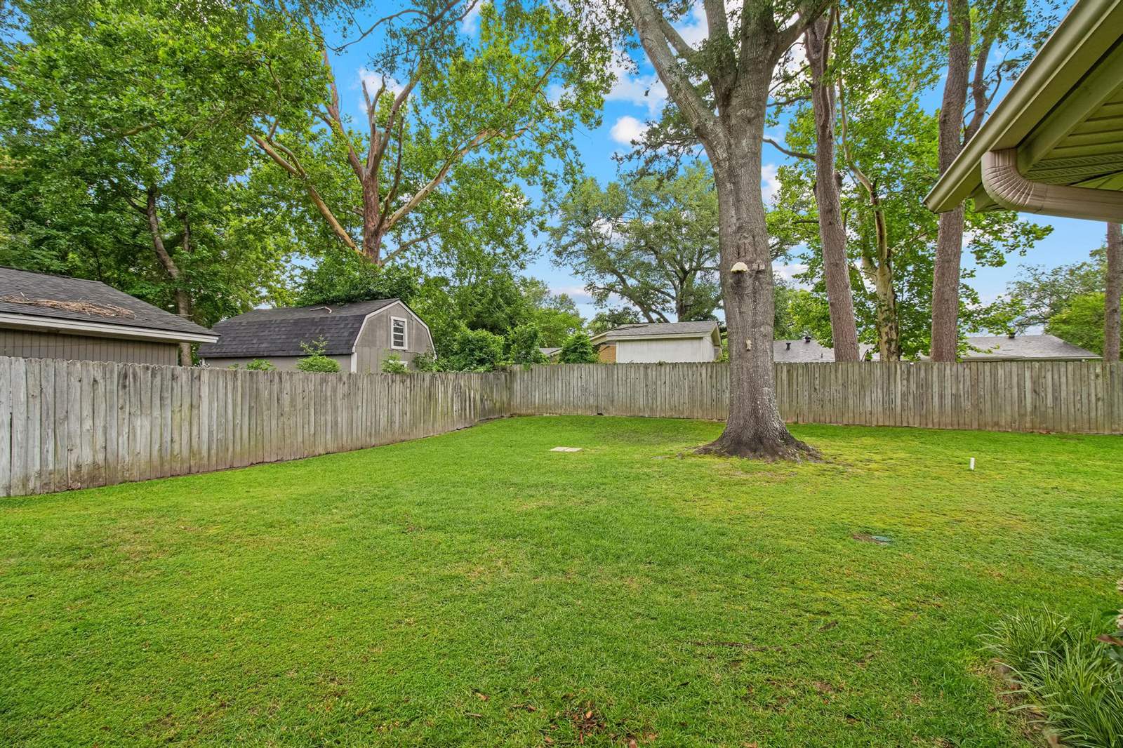 2742 Lisa Ln, Tyler, TX 75701