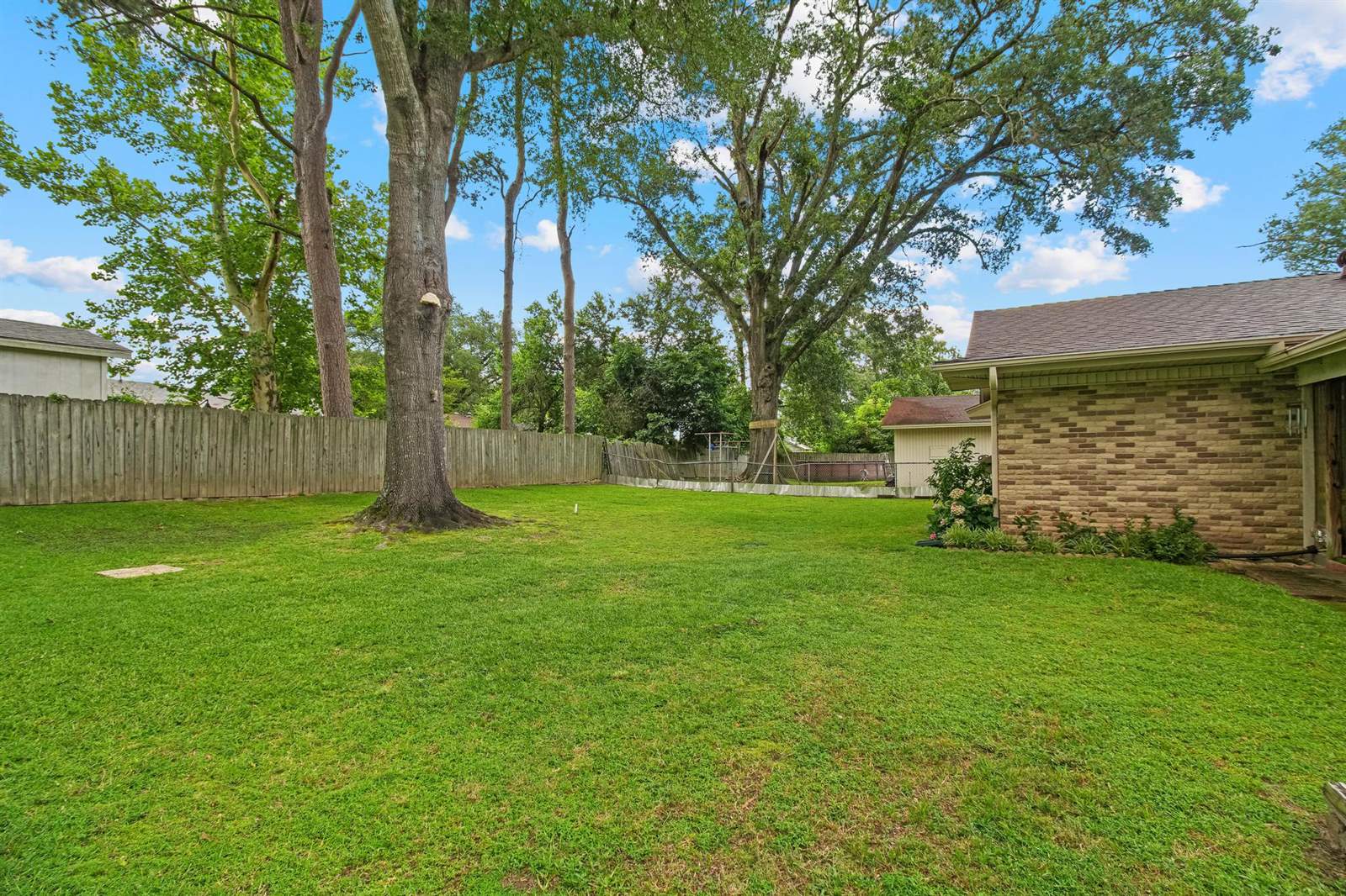 2742 Lisa Ln, Tyler, TX 75701